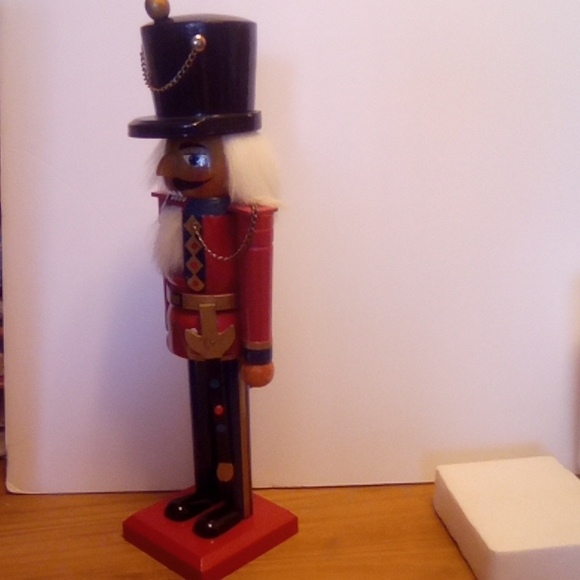 No Longer For Sale Sorry .Vintage Traditions 15" Solid wood nutcracker - Picture 5 of 7